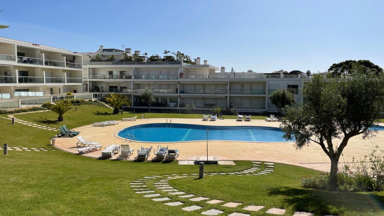 Charmant Appartement A 1Km De La Plage, Avec Piscine A Albufeira Exterior photo